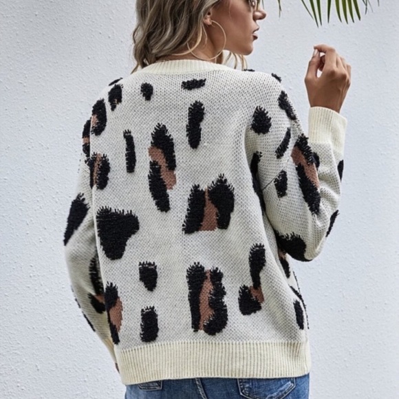 Leopard Print Crew Neck Sweater - Picture 6 of 7
